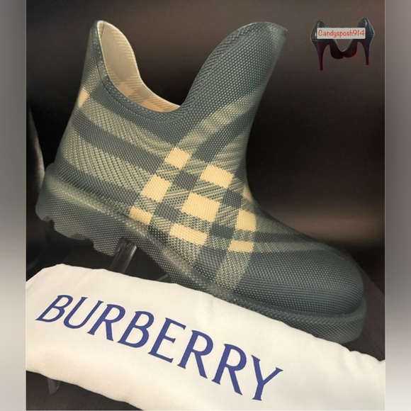 BURBERRY
Marsh Check Ankle Rain-boots
Men’s US 9 - Picture 1 of 9